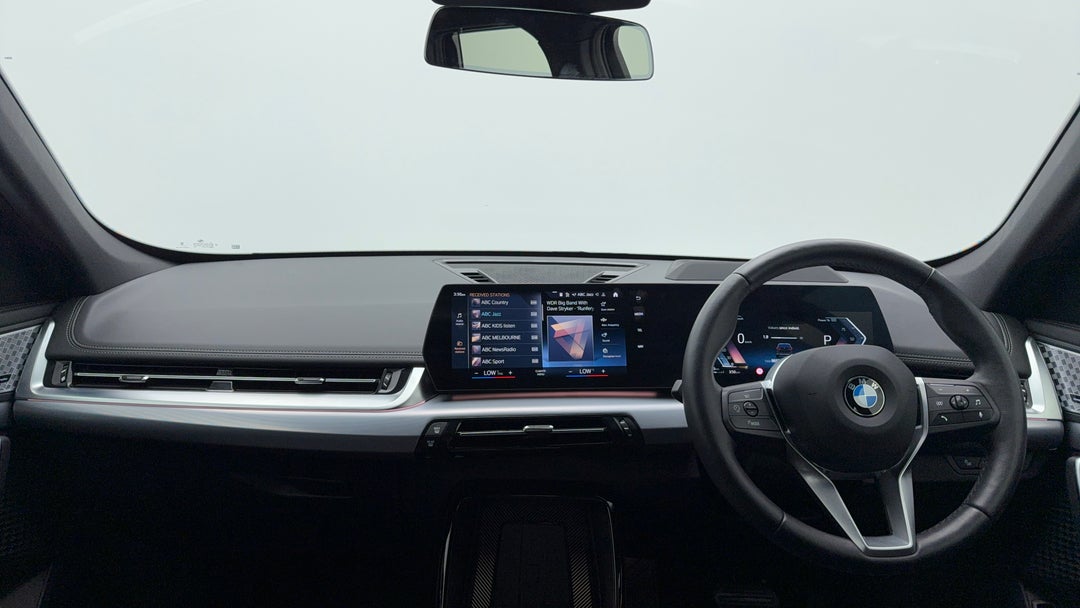 2023 BMW X1 Sdrive18i, Automatic, 8652 km, Dashboard View