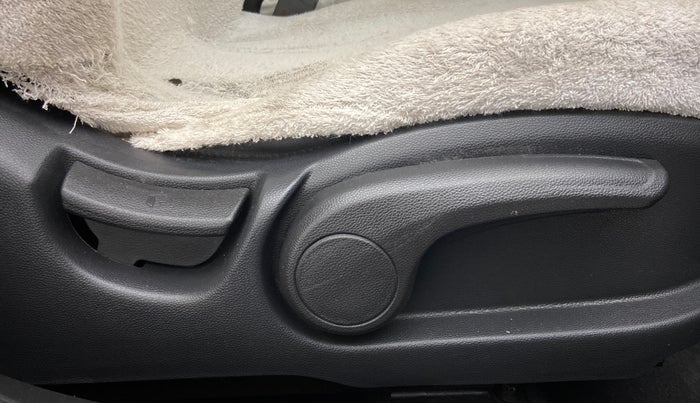 2016 Hyundai Elite i20 SPORTZ 1.2, Petrol, Manual, 50,642 km, Driver Side Adjustment Panel