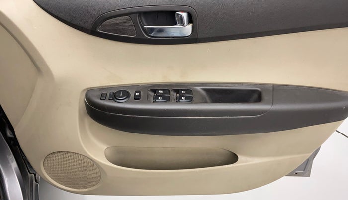 2013 Hyundai i20 SPORTZ 1.2, Petrol, Manual, 62,521 km, Driver Side Door Panels Control