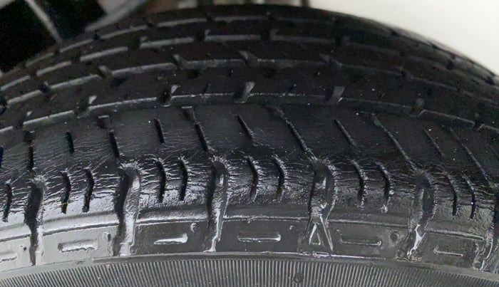 2015 Maruti Alto K10 VXI P, Petrol, Manual, 42,201 km, Left Rear Tyre Tread