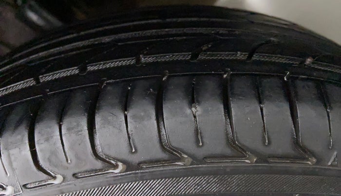 2014 Honda Amaze 1.2 SMT I VTEC, Petrol, Manual, 68,882 km, Left Rear Tyre Tread