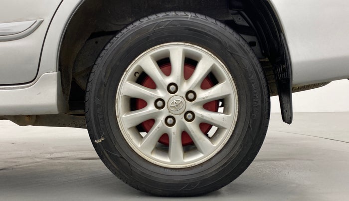 2014 Toyota Innova 2.5 VX 8 STR BS IV, Diesel, Manual, 1,88,079 km, Left Rear Wheel