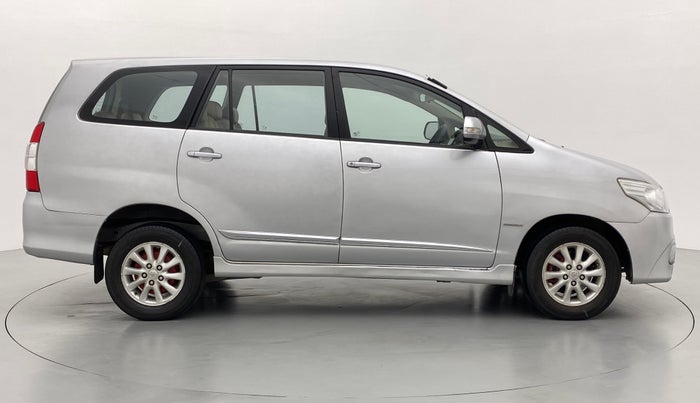 2014 Toyota Innova 2.5 VX 8 STR BS IV, Diesel, Manual, 1,88,079 km, Right Side View
