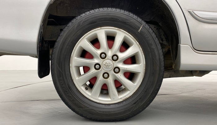 2014 Toyota Innova 2.5 VX 8 STR BS IV, Diesel, Manual, 1,88,079 km, Right Rear Wheel