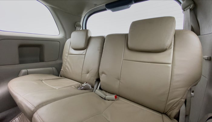 2014 Toyota Innova 2.5 VX 8 STR BS IV, Diesel, Manual, 1,88,079 km, Third Seat Row ( optional )
