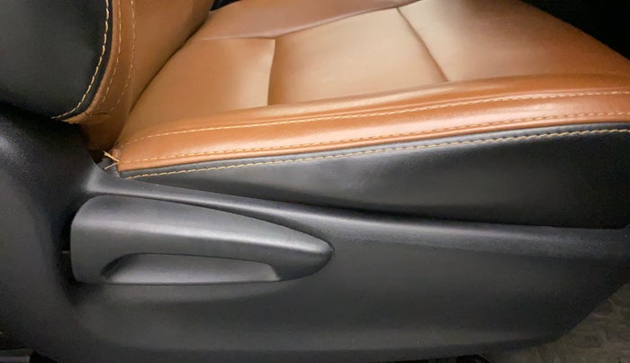 2017 Toyota Innova Crysta 2.8 GX AT 8 STR, Diesel, Automatic, 55,840 km, Driver Side Adjustment Panel