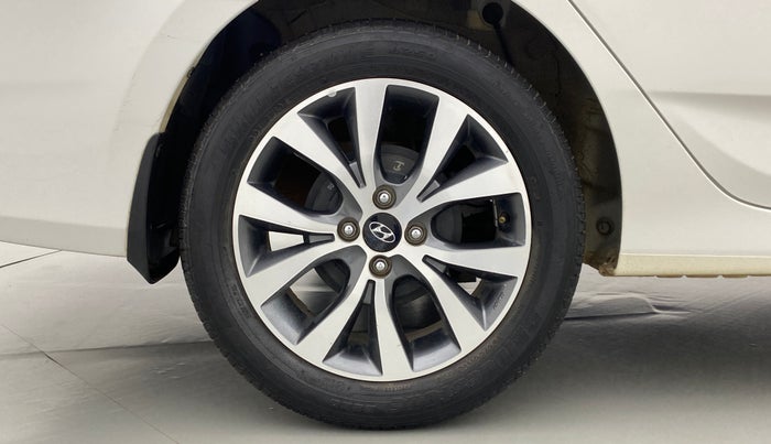 2016 Hyundai Verna FLUIDIC 1.6 SX VTVT, Petrol, Manual, 33,419 km, Right Rear Wheel