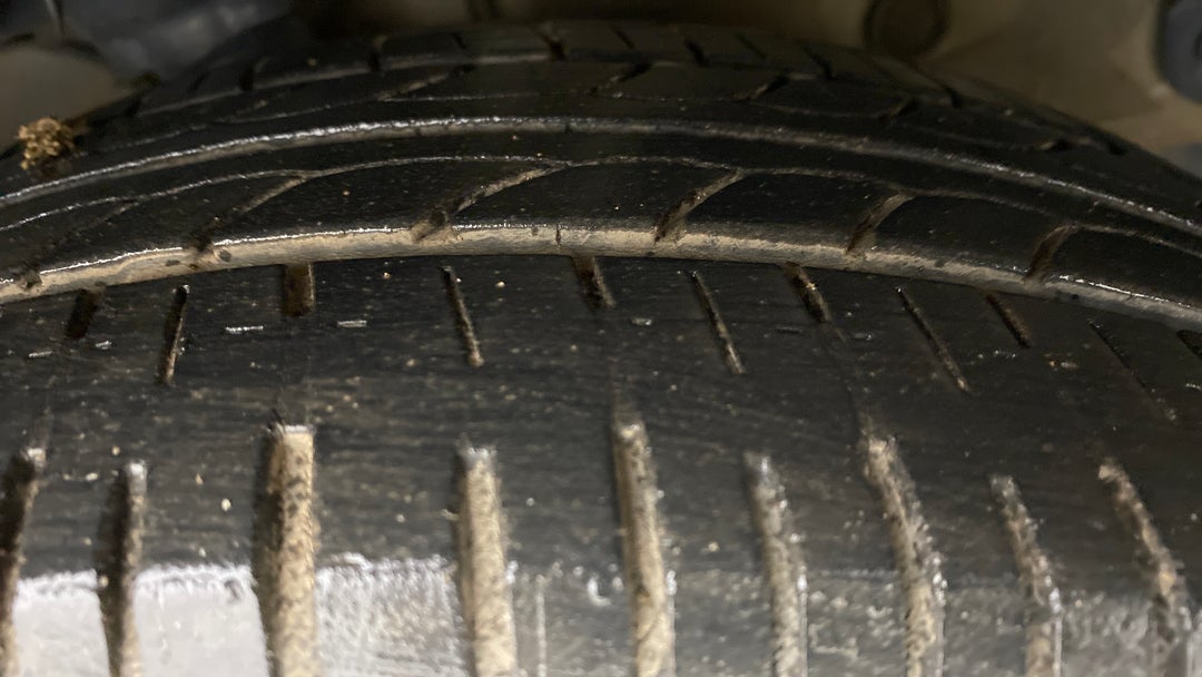 Right Front Tyre Tread
