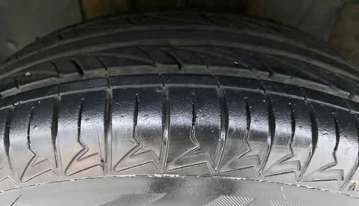 2016 Datsun Redi Go T (O), Petrol, Manual, 34,707 km, Left Front Tyre Tread