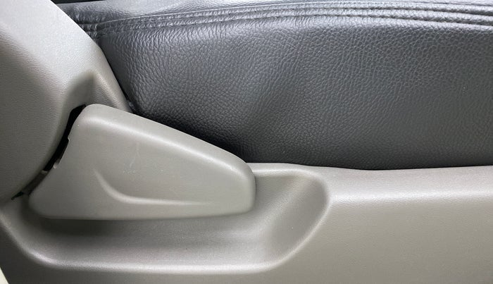 2016 Datsun Redi Go T (O), Petrol, Manual, 34,707 km, Driver Side Adjustment Panel