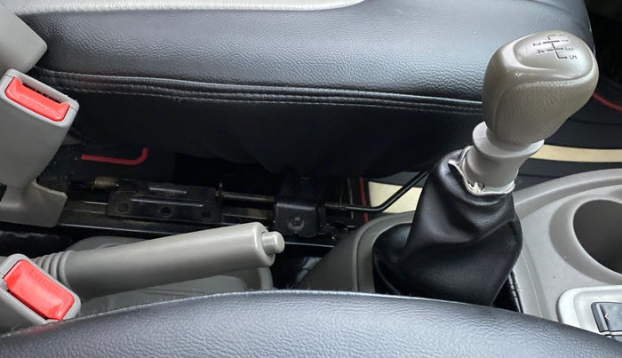 2016 Datsun Redi Go T (O), Petrol, Manual, 34,707 km, Gear Lever
