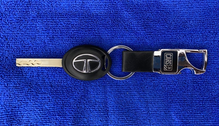 2022 Tata Tiago XT CNG, CNG, Manual, 10,436 km, Key Close Up