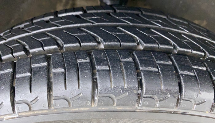 2011 Maruti Zen Estilo LXI, Petrol, Manual, 33,871 km, Right Front Tyre Tread