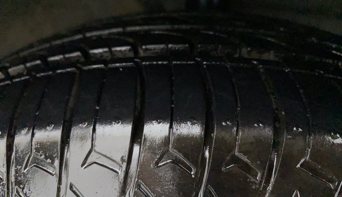 2014 Hyundai Xcent S (O) 1.2, Petrol, Manual, 36,733 km, Right Front Tyre Tread