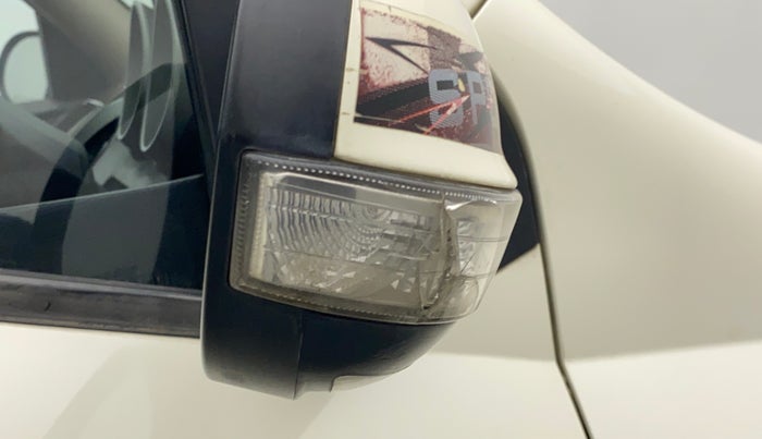 2014 Mahindra XUV500 W8, Diesel, Manual, 81,842 km, Right rear-view mirror - Indicator light has minor damage