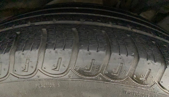 2014 Mahindra XUV500 W8, Diesel, Manual, 81,842 km, Right Rear Tyre Tread