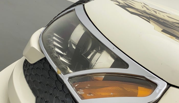 2014 Mahindra XUV500 W8, Diesel, Manual, 81,842 km, Left headlight - Faded