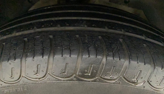 2014 Mahindra XUV500 W8, Diesel, Manual, 81,842 km, Left Rear Tyre Tread