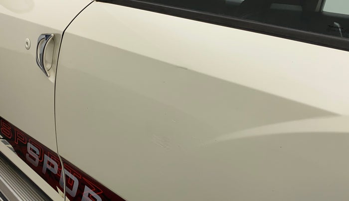 2014 Mahindra XUV500 W8, Diesel, Manual, 81,842 km, Rear left door - Minor scratches