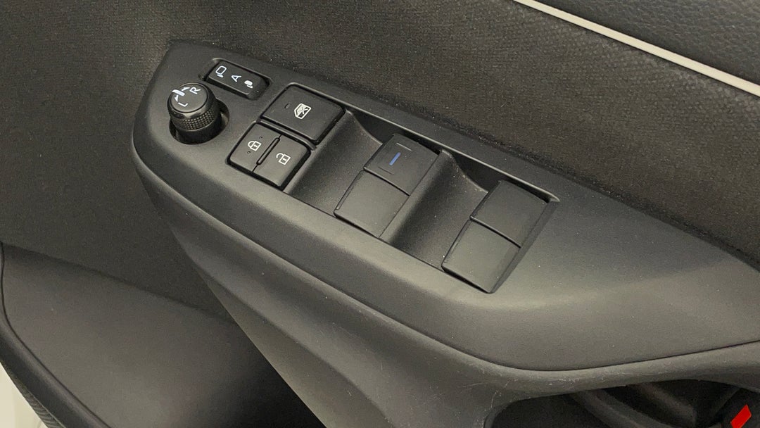 2022 Toyota Yaris Ascent Sport, Automatic, 32286 km, Drivers Side Door Panel Controls