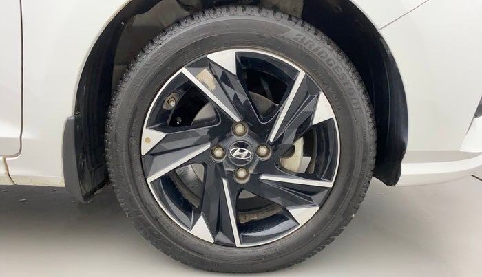 2022 Hyundai Verna SX (O)1.5 VTVT, Petrol, Manual, 13,694 km, Right Front Wheel