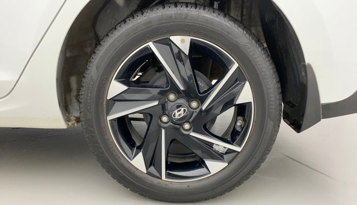 2022 Hyundai Verna SX (O) 1.5 VTVT IVT, Petrol, Automatic, 13,558 km, Left Rear Wheel