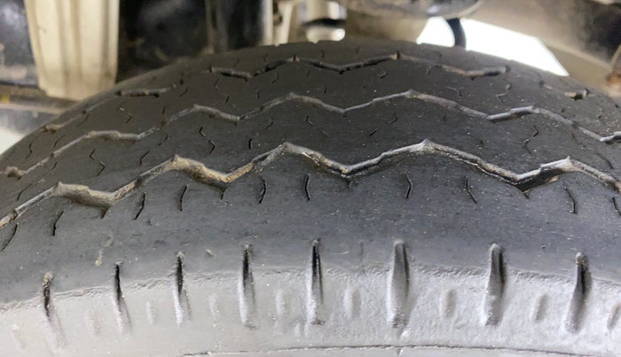 2015 Maruti Alto 800 LXI CNG, CNG, Manual, 90,951 km, Left Rear Tyre Tread