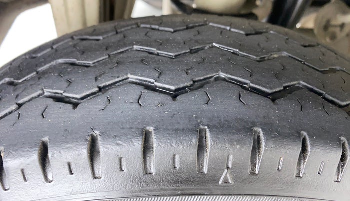 2015 Maruti Alto 800 LXI CNG, CNG, Manual, 90,951 km, Right Rear Tyre Tread