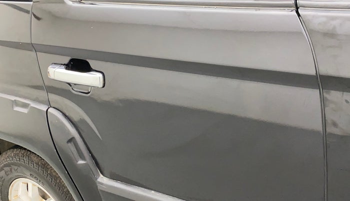 2016 Mahindra TUV300 T8, Diesel, Manual, 85,382 km, Right rear door - Paint has faded