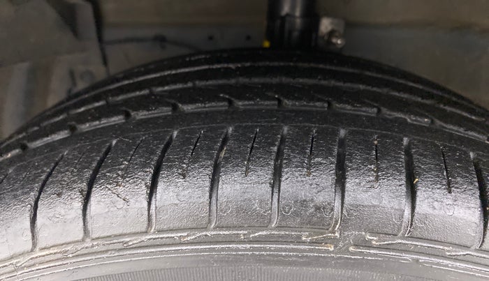 2019 Maruti Ciaz ALPHA 1.5 SHVS PETROL, Petrol, Manual, 29,650 km, Left Front Tyre Tread
