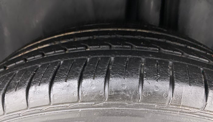 2019 Maruti Ciaz ALPHA 1.5 SHVS PETROL, Petrol, Manual, 29,650 km, Left Rear Tyre Tread