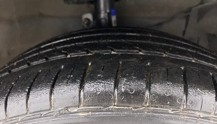 2019 Maruti Ciaz ALPHA 1.5 SHVS PETROL, Petrol, Manual, 29,650 km, Right Front Tyre Tread