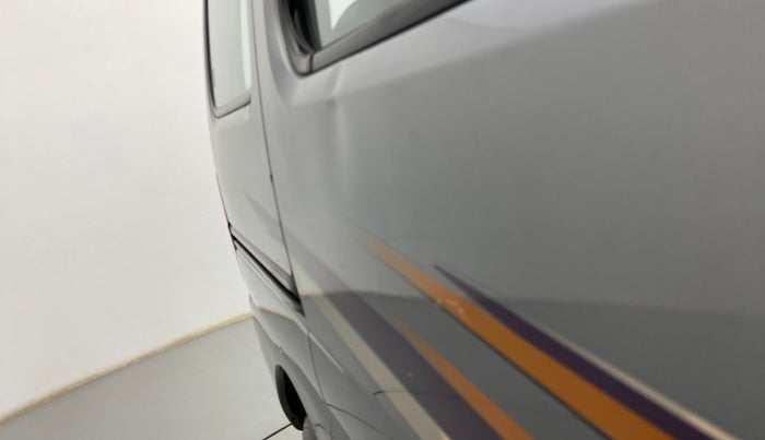 2017 Maruti Eeco 5 STR WITH A/C+HTR, Petrol, Manual, 72,378 km, Right rear door - Slightly dented