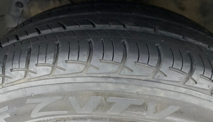 2017 Maruti Baleno DELTA 1.2 K12, Petrol, Manual, 63,288 km, Left Front Tyre Tread