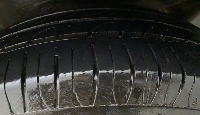2014 Maruti Wagon R Stingray VXI, Petrol, Manual, 32,817 km, Left Rear Tyre Tread