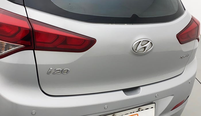 2017 Hyundai Elite i20 SPORTZ 1.2, Petrol, Manual, 1,12,336 km, Dicky (Boot door) - Minor scratches