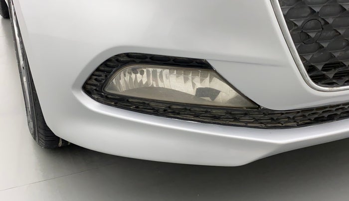 2017 Hyundai Elite i20 SPORTZ 1.2, Petrol, Manual, 1,12,336 km, Right fog light - Not fixed properly