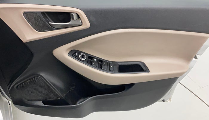 2017 Hyundai Elite i20 SPORTZ 1.2, Petrol, Manual, 1,12,336 km, Driver Side Door Panels Control