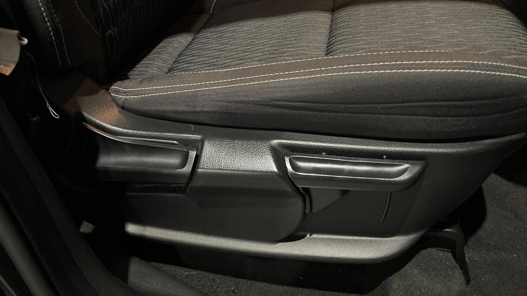 2022 LDV T60 Max Pro (4x4), Automatic, 84920 km, Drivers Side Adjustment Panel