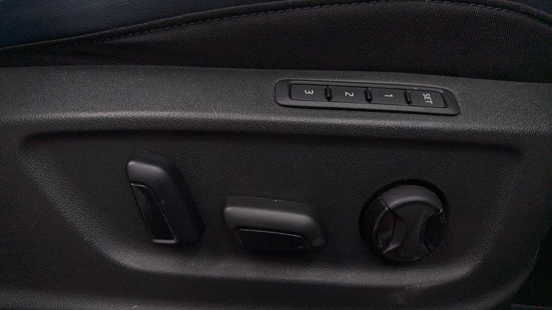 2022 Cupra Ateca Vzx, Automatic, 52525 km, Drivers Side Adjustment Panel