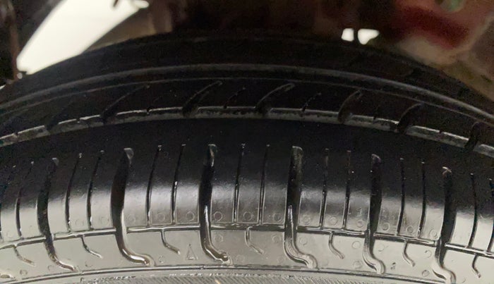 2014 Hyundai Eon D-LITE+, Petrol, Manual, 64,828 km, Right Rear Tyre Tread