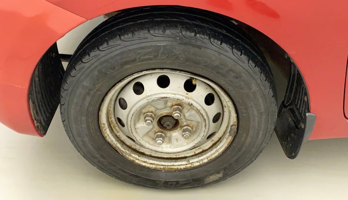 2014 Hyundai Eon D-LITE+, Petrol, Manual, 64,828 km, Left front tyre - Minor crack
