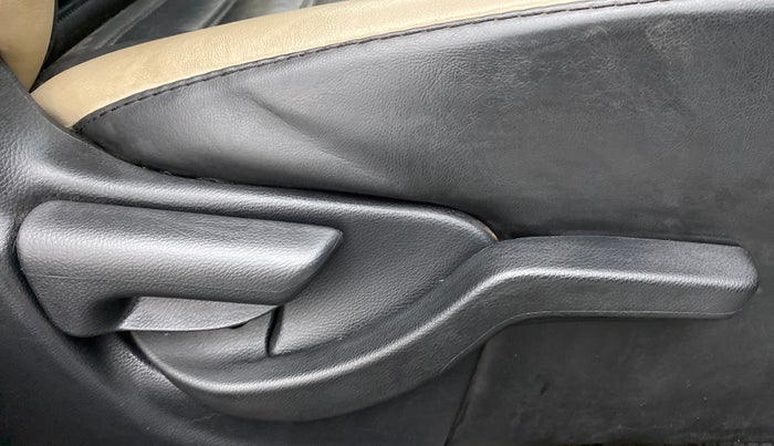 2017 Honda BR-V 1.5L I-VTEC V CVT, Petrol, Automatic, 27,628 km, Driver Side Adjustment Panel