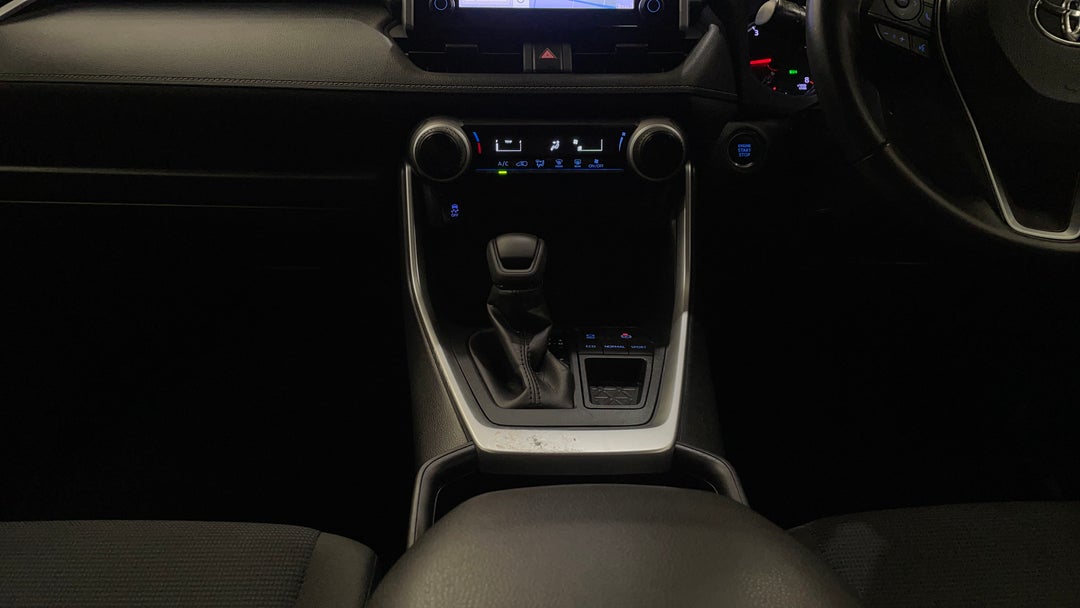 2020 Toyota RAV4 Gx (2wd), Automatic, 82146 km, Center Console