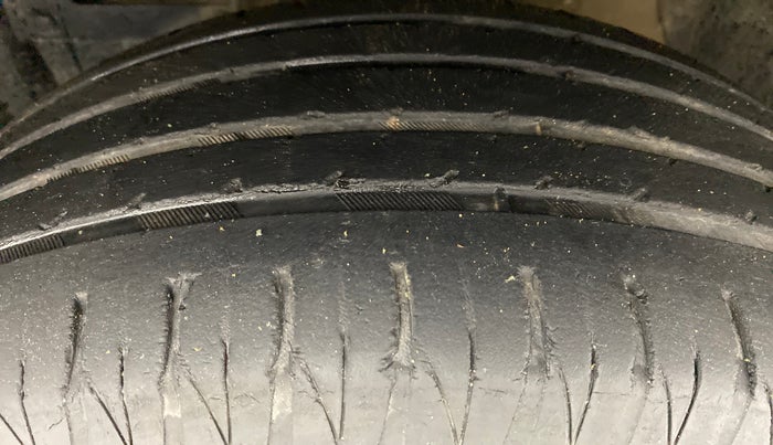 2017 Maruti Vitara Brezza ZDI PLUS, Diesel, Manual, 46,959 km, Left Front Tyre Tread