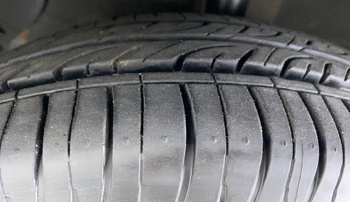 2017 Hyundai Xcent E PLUS, Petrol, Manual, 48,237 km, Left Front Tyre Tread