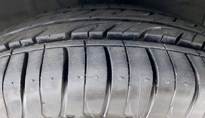 2017 Hyundai Xcent E PLUS, Petrol, Manual, 48,237 km, Right Front Tyre Tread