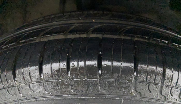2011 Maruti Ritz VXI, Petrol, Manual, 71,841 km, Right Front Tyre Tread