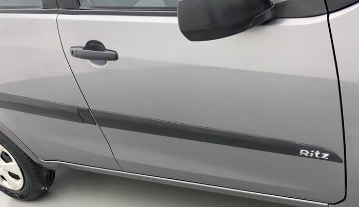 2011 Maruti Ritz VXI, Petrol, Manual, 71,841 km, Driver-side door - Minor scratches