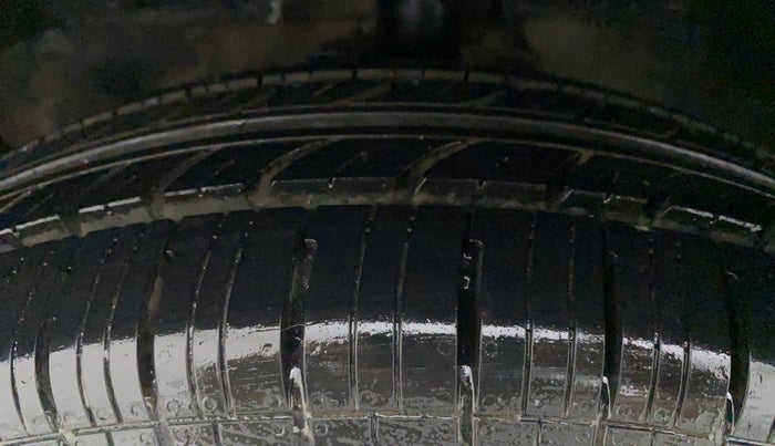 2011 Maruti Ritz VXI, Petrol, Manual, 71,841 km, Left Front Tyre Tread